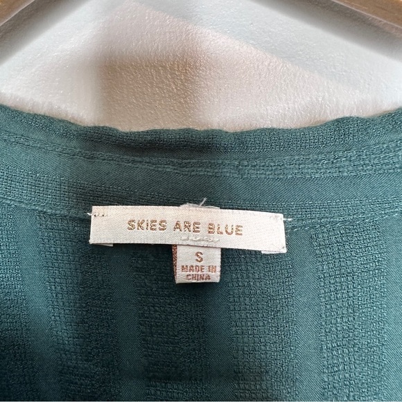 Skies are blue emerald green button down blouse - Picture 3 of 6